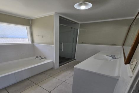Photo of property in 25 Bellringer Crescent, Newlands, Wellington, 6037