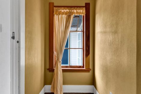 Photo of property in 10 Cameron Street, Hawera, 4610