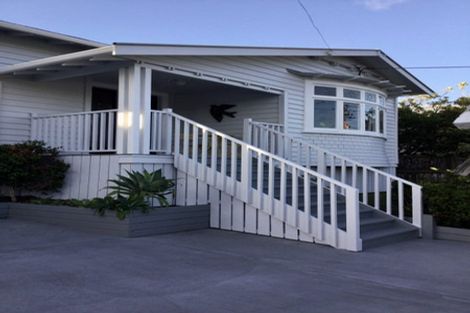 Photo of property in 1/46 Old Lake Road, Narrow Neck, Auckland, 0624