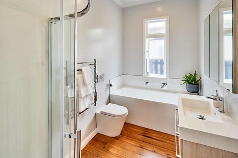 Photo of property in 132 Rongotai Road, Kilbirnie, Wellington, 6022