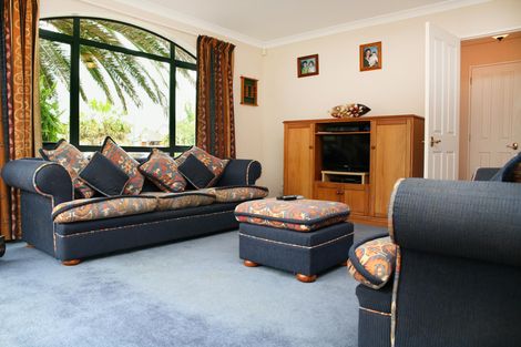 Photo of property in 25 Crannog Fen, Wattle Downs, Auckland, 2103
