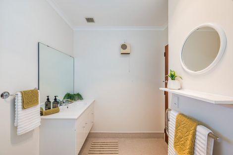 Photo of property in 15 Kohekohe Road, Waikanae, 5036