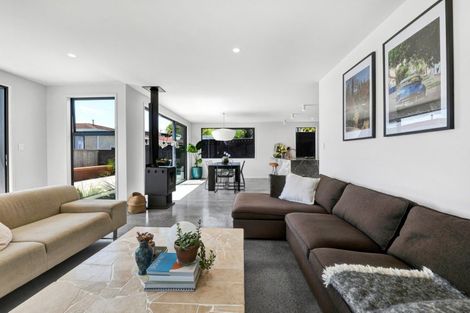 Photo of property in 5b Strandon Place, Strandon, New Plymouth, 4312