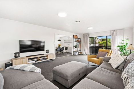 Photo of property in 45 John Dee Crescent, Red Beach, 0932