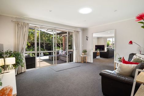 Photo of property in 8 Hoihere Place, Parklands, Christchurch, 8083