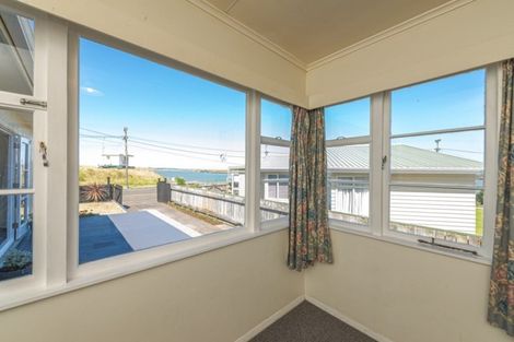 Photo of property in 5 Short Street, Castlecliff, Whanganui, 4501