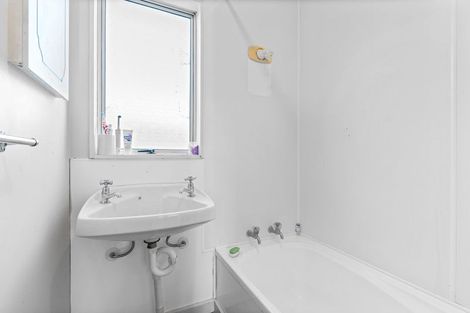 Photo of property in 8b Kupe Drive, Carterton, 5713