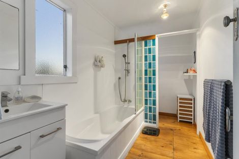 Photo of property in 8 Westmere Crescent, Westmere, Auckland, 1022