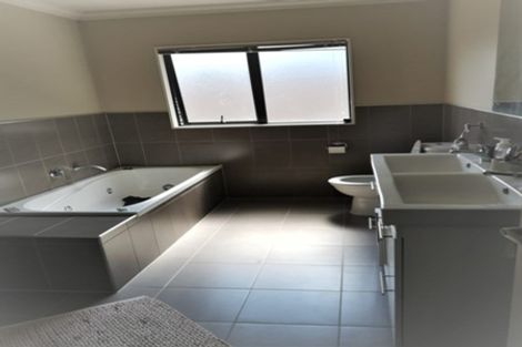 Photo of property in 11 Jomard Terrace, Northcross, Auckland, 0632