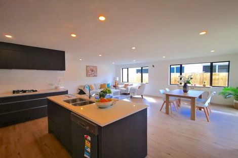 Photo of property in 12 Ropere Street, Kumeu, 0810