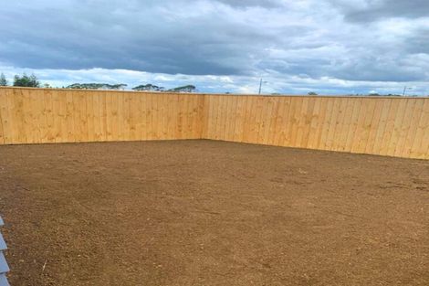 Photo of property in 9 Whata Street, Clarks Beach, 2122