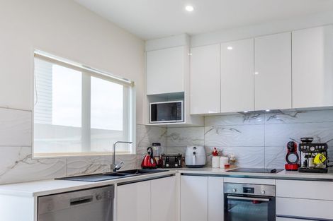 Photo of property in 10/66 Clayburn Road, Glen Eden, Auckland, 0602