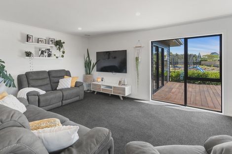 Photo of property in High Street South, Carterton, 5713