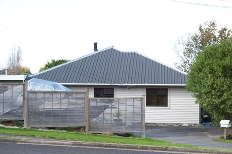 Photo of property in 46 Montgomery Crescent, Cockle Bay, Auckland, 2014