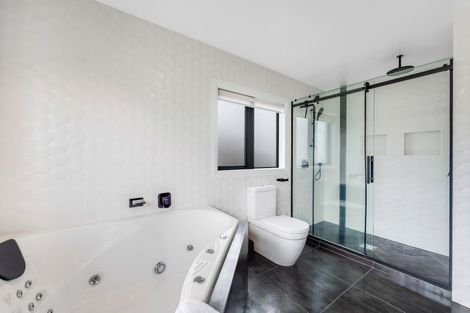 Photo of property in 45 Armstrong Farm Drive, East Tamaki Heights, Auckland, 2016