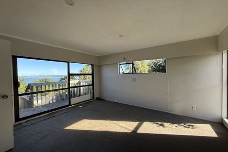 Photo of property in 28 Mayall Avenue, Beach Haven, Auckland, 0626