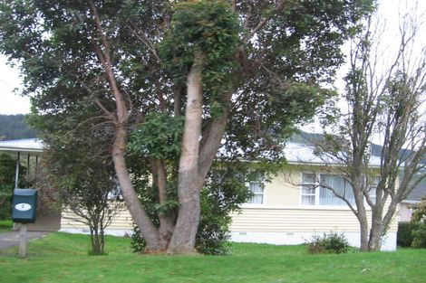 Photo of property in 8 Larsen Crescent, Tawa, Wellington, 5028