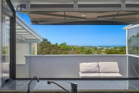 Photo of property in 1/311 Glenfield Road, Glenfield, Auckland, 0629