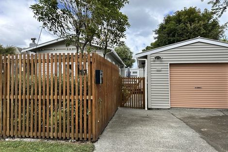 Photo of property in 17 Pirie Crescent, Moera, Lower Hutt, 5010