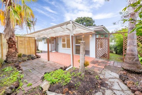 Photo of property in 1/7 Tallington Crescent, Torbay, Auckland, 0630