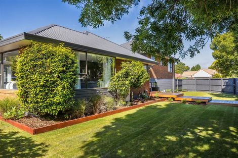 Photo of property in 2 Algie Place, Avonhead, Christchurch, 8042