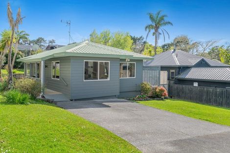 Photo of property in 2/45 Unsworth Drive, Unsworth Heights, Auckland, 0632