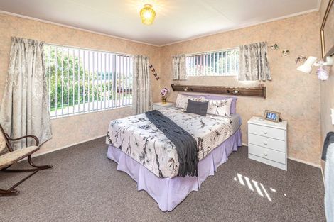 Photo of property in 18 Swinbourne Street, Waverley, 4510