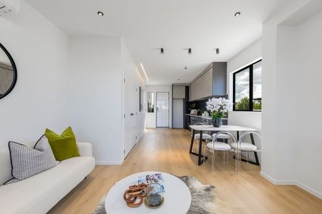 Photo of property in 13d Edgerton Road, Te Atatu Peninsula, Auckland, 0610