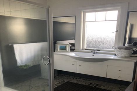 Photo of property in 16 Edgecumbe Road, Tauranga, 3110