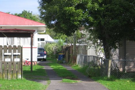 Photo of property in 2/49 Larnoch Road, Henderson, Auckland, 0610