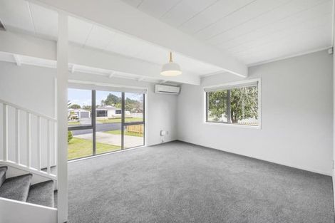 Photo of property in 7a Litchfield Place, Clarks Beach, 2122