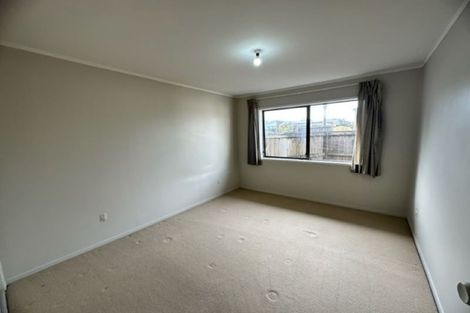 Photo of property in 10 Jillteresa Crescent, Half Moon Bay, Auckland, 2012