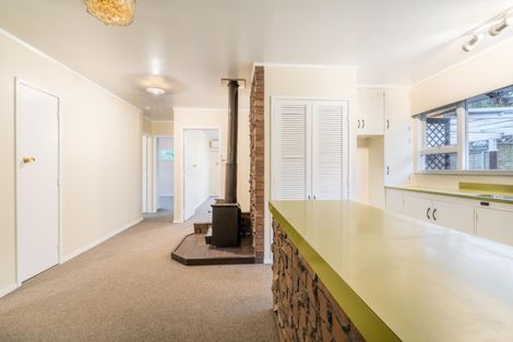 Photo of property in 1/7 Tallington Crescent, Torbay, Auckland, 0630