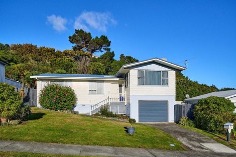 Photo of property in 54 Gloaming Hill, Titahi Bay, Porirua, 5022