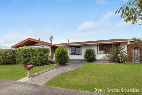 Photo of property in 6 Suzanne Grove, Kelvin Grove, Palmerston North, 4414
