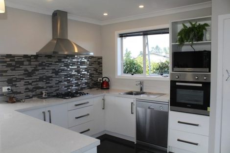 Photo of property in 6 Church Street, Winton, 9720