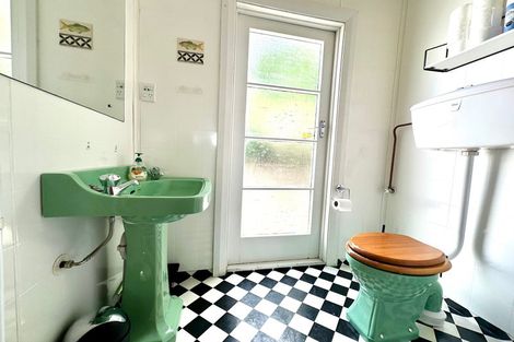 Photo of property in 14 Moana Street, Kaka Point, 9271