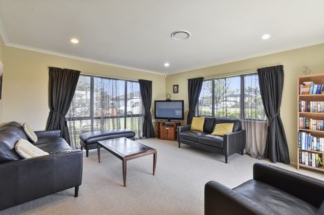 Photo of property in 19 Fergy Crescent, Wattle Downs, Auckland, 2103