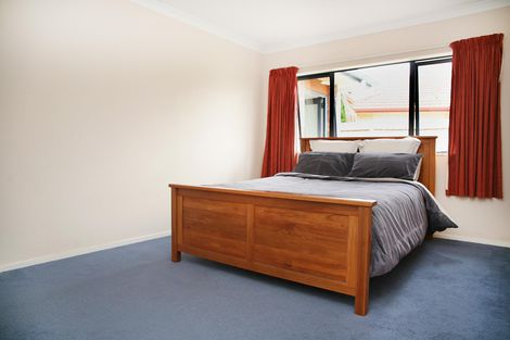 Photo of property in 25 Crannog Fen, Wattle Downs, Auckland, 2103