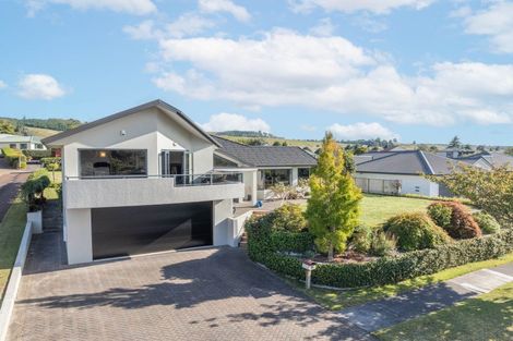 Photo of property in 27 Kinder Street, Acacia Bay, Taupo, 3330