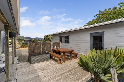 Photo of property in 33 Rutherford Drive, Waikanae Beach, Waikanae, 5036