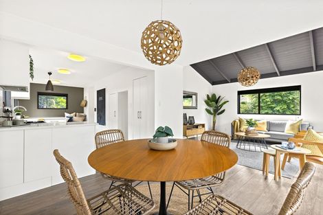 Photo of property in 1/663a Beach Road, Rothesay Bay, Auckland, 0630