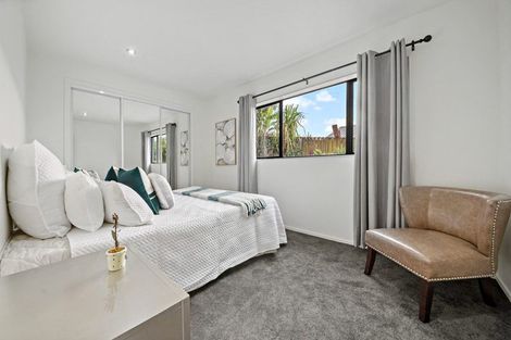 Photo of property in 2/7 Duke Street, Papakura, 2110