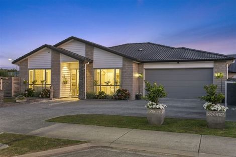 Photo of property in 6 Kahika Grove, Huapai, Kumeu, 0810