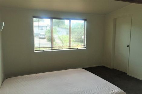 Photo of property in 1 Gosford Drive, Botany Downs, Auckland, 2010