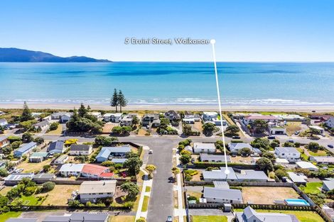 Photo of property in 5 Eruini Street, Waikanae Beach, Waikanae, 5036