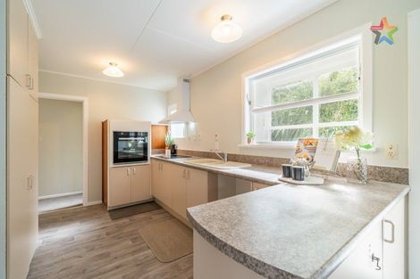 Photo of property in 231 Dowse Drive, Maungaraki, Lower Hutt, 5010