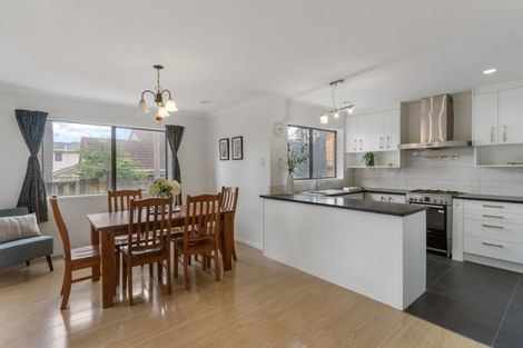 Photo of property in 4 Baronie Court, Half Moon Bay, Auckland, 2012