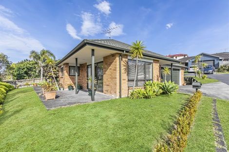 Photo of property in 19 Black Teal Close, Unsworth Heights, Auckland, 0632