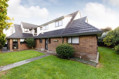 Photo of property in 4 Dresdan Court, Hokowhitu, Palmerston North, 4410